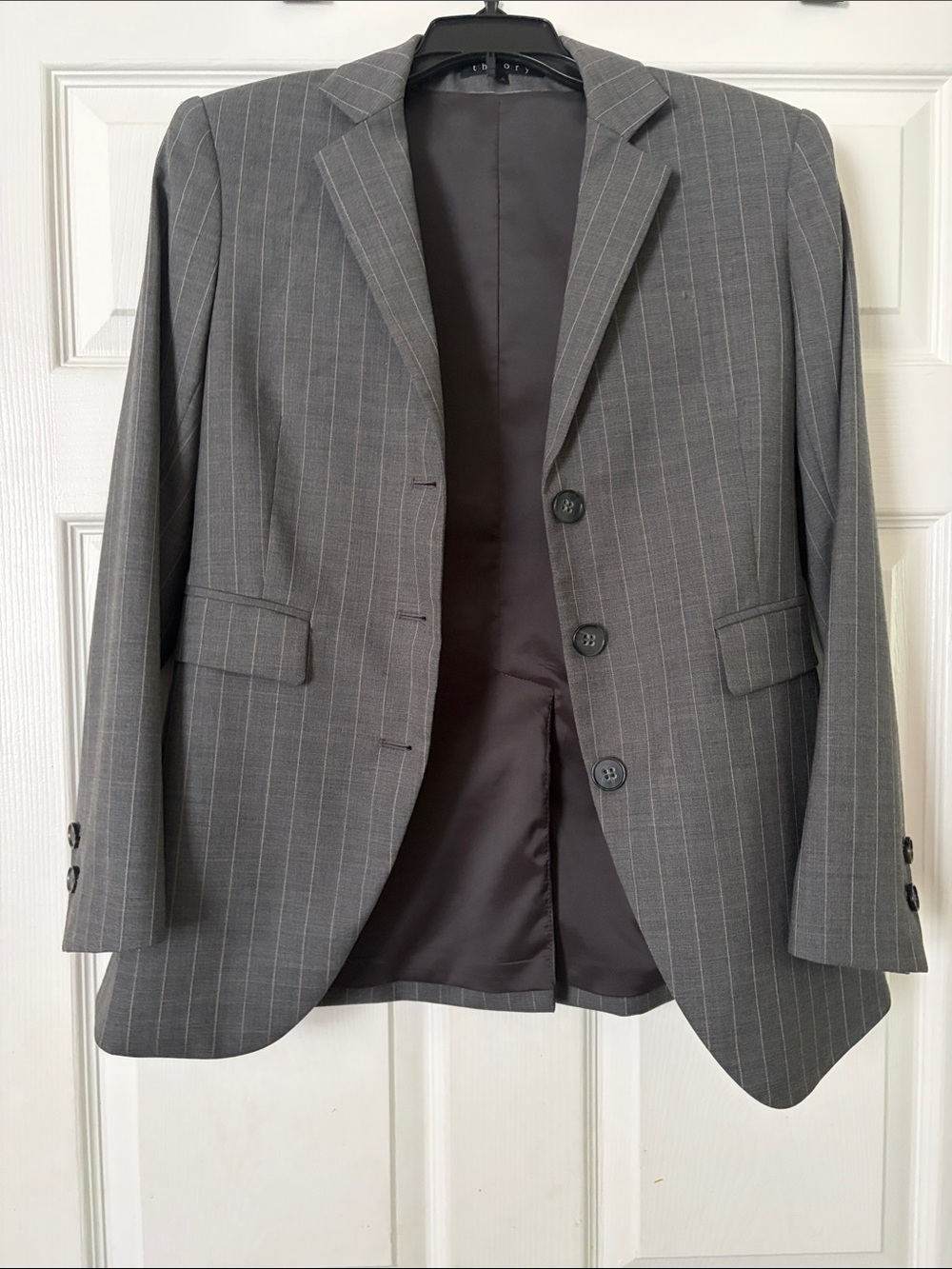 a Theory gray pinstripe tailored blazer size 6